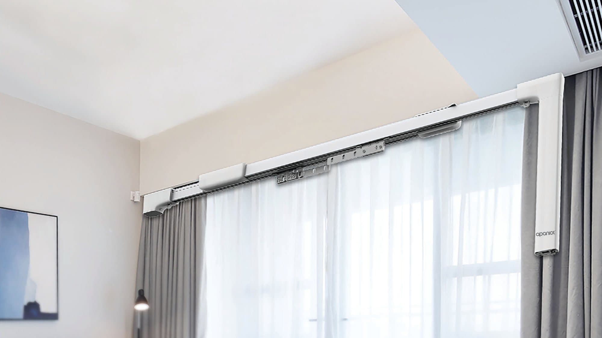 Apaniot motorised curtain track installed at the ceiling of a living room